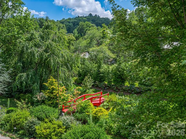 212 S Plains Drive, Asheville, NC 28803