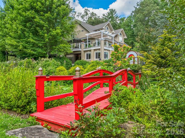 212 S Plains Drive, Asheville, NC 28803