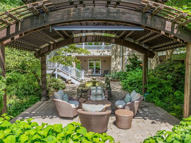 212 S Plains Drive, Asheville, NC 28803