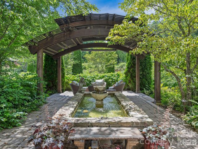 212 S Plains Drive, Asheville, NC 28803