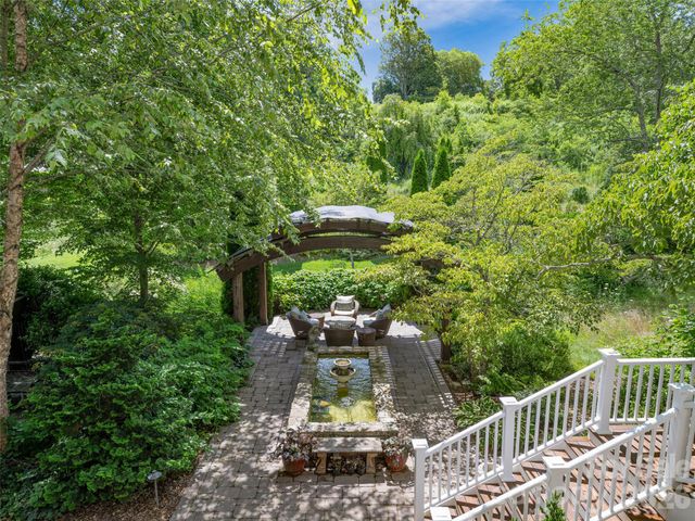 212 S Plains Drive, Asheville, NC 28803