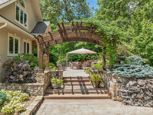 212 S Plains Drive, Asheville, NC 28803