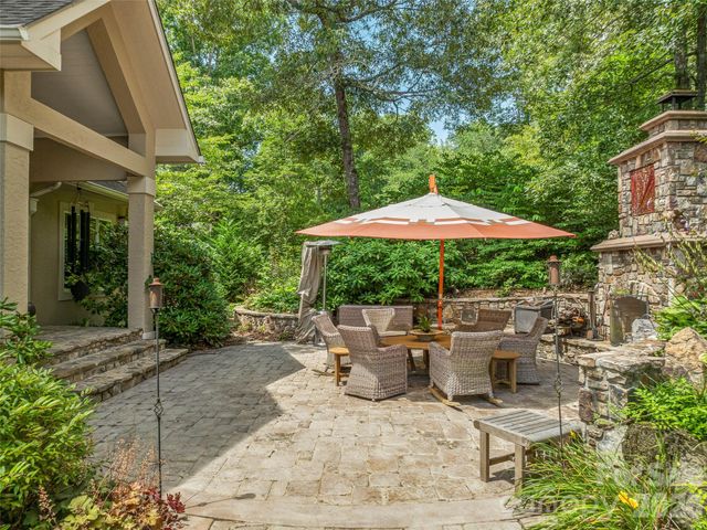 212 S Plains Drive, Asheville, NC 28803