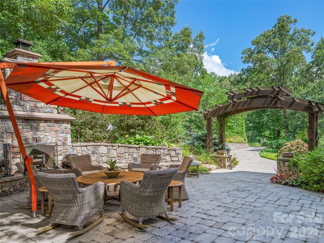 212 S Plains Drive, Asheville, NC 28803