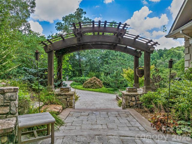 212 S Plains Drive, Asheville, NC 28803