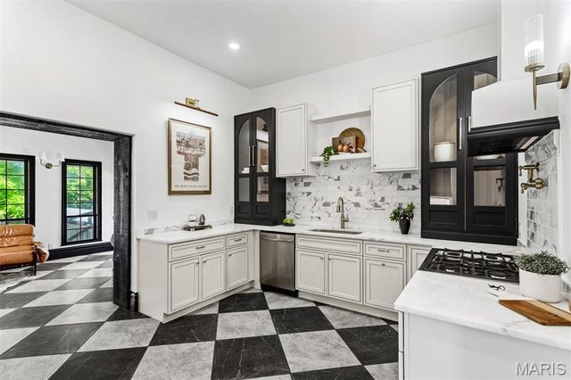 6703 Vermont Avenue, St Louis, MO 63111