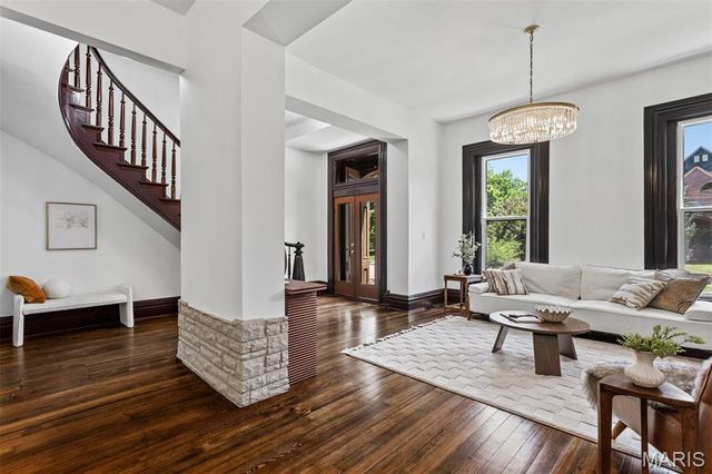 6703 Vermont Avenue, St Louis, MO 63111