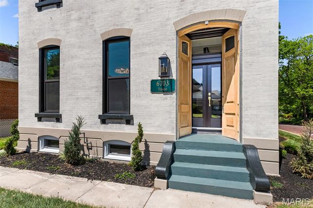 6703 Vermont Avenue, St Louis, MO 63111