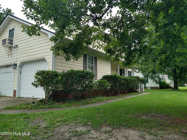 300 Rock Creek Drive, Jacksonville, NC 28540