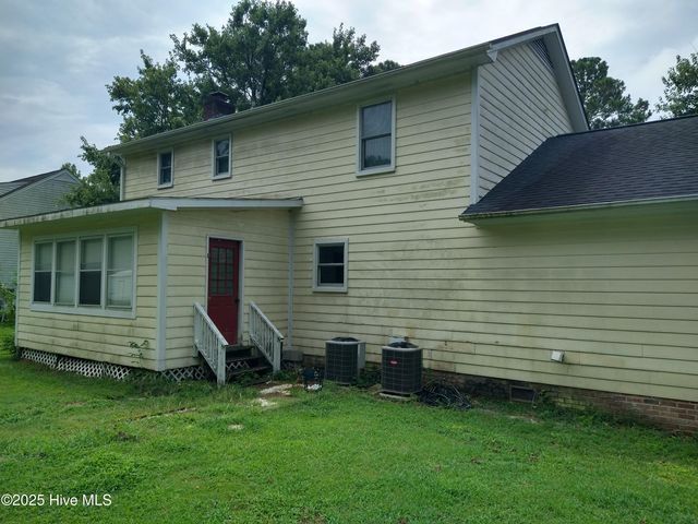300 Rock Creek Drive, Jacksonville, NC 28540