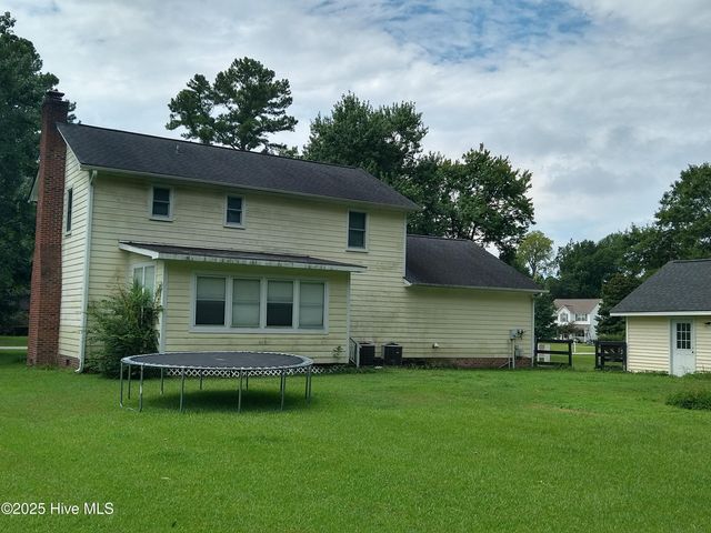 300 Rock Creek Drive, Jacksonville, NC 28540