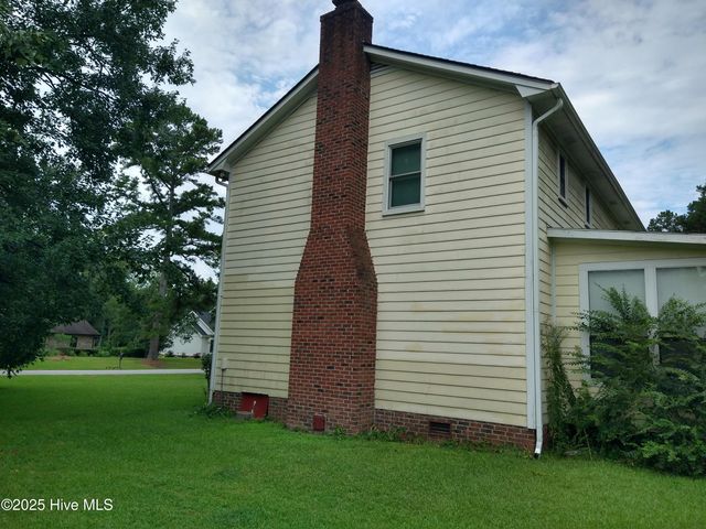 300 Rock Creek Drive, Jacksonville, NC 28540