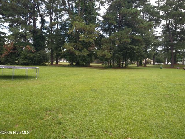 300 Rock Creek Drive, Jacksonville, NC 28540