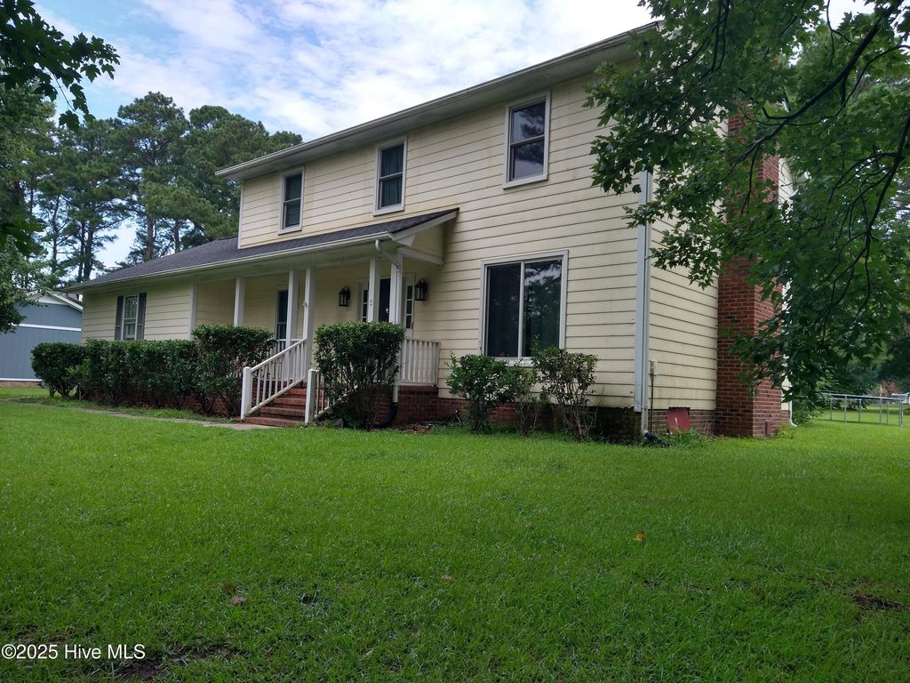 300 Rock Creek Drive, Jacksonville, NC 28540