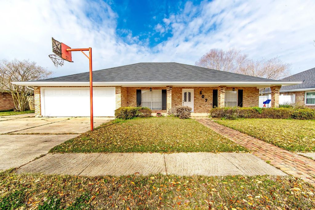 507 Summerfield Dr, Houma, LA 70360