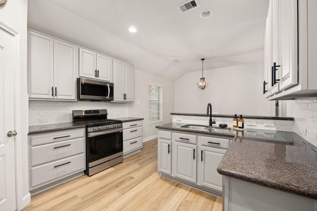 922 Fife Drive, Conroe, TX 77301