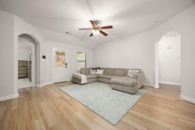 922 Fife Drive, Conroe, TX 77301