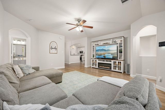 922 Fife Drive, Conroe, TX 77301