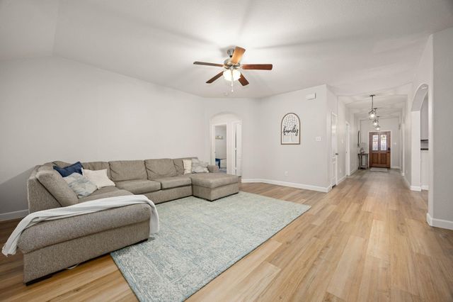 922 Fife Drive, Conroe, TX 77301