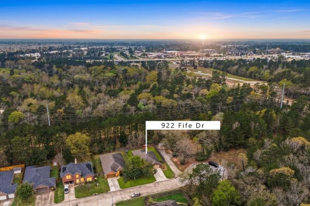 922 Fife Drive, Conroe, TX 77301