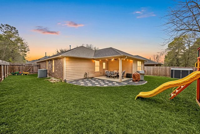 922 Fife Drive, Conroe, TX 77301