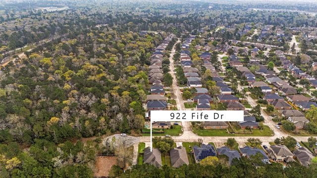 922 Fife Drive, Conroe, TX 77301