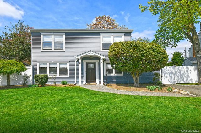 9 Bluejay Lane, Levittown, NY 11756