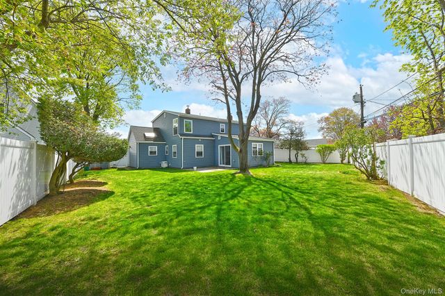 9 Bluejay Lane, Levittown, NY 11756