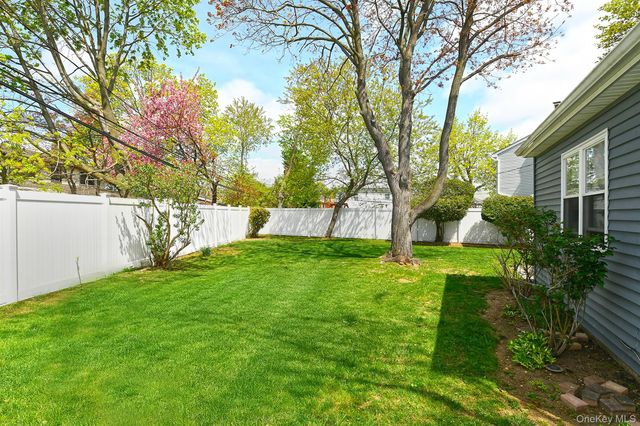 9 Bluejay Lane, Levittown, NY 11756