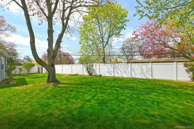 9 Bluejay Lane, Levittown, NY 11756
