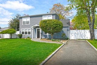 9 Bluejay Lane, Levittown, NY 11756