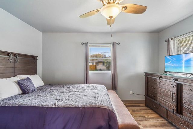 8221 W Carmen AVENUE, Milwaukee, WI 53218