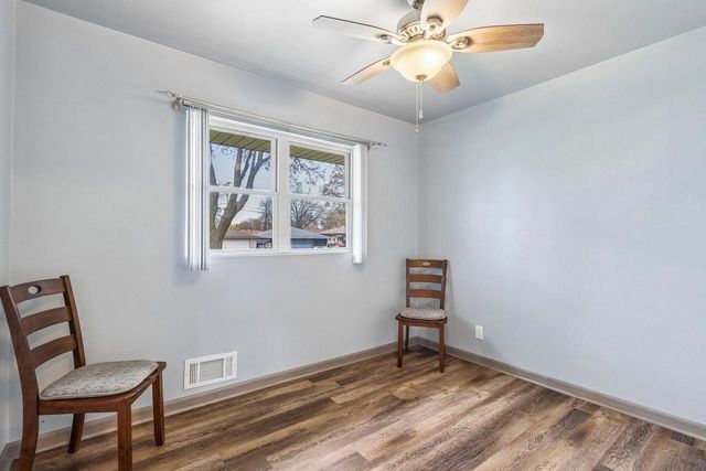 8221 W Carmen AVENUE, Milwaukee, WI 53218
