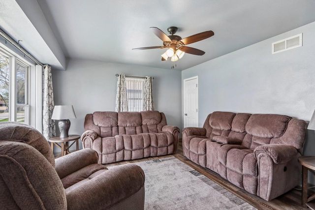 8221 W Carmen AVENUE, Milwaukee, WI 53218
