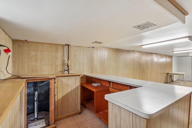 8221 W Carmen AVENUE, Milwaukee, WI 53218