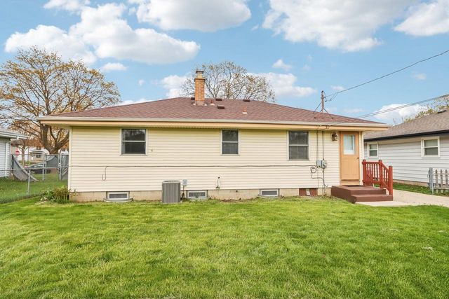 8221 W Carmen AVENUE, Milwaukee, WI 53218