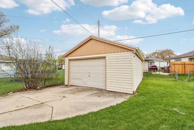 8221 W Carmen AVENUE, Milwaukee, WI 53218