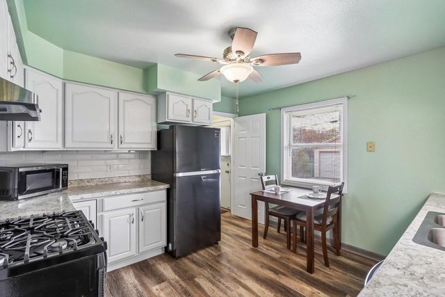 8221 W Carmen AVENUE, Milwaukee, WI 53218