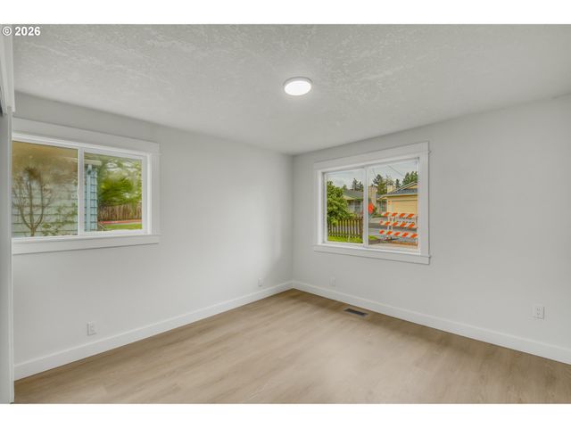 3016 Se 87TH Ave, Portland, OR 97266