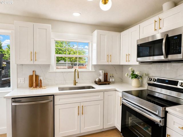 3016 Se 87TH Ave, Portland, OR 97266