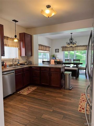 7196 Tournament Drive, St Louis, MO 63129