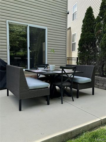 7196 Tournament Drive, St Louis, MO 63129