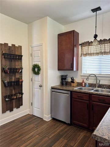 7196 Tournament Drive, St Louis, MO 63129