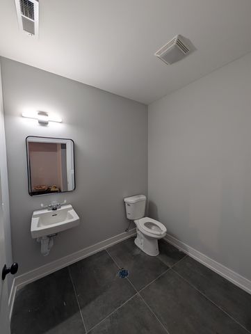 5422 W Belmont Avenue, Chicago, IL 60634