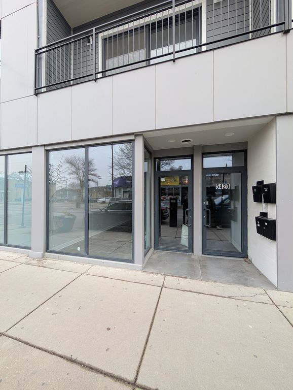 5422 W Belmont Avenue, Chicago, IL 60634