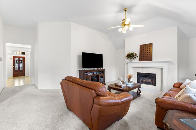 147 Linton Downs Place, The Woodlands, TX 77382