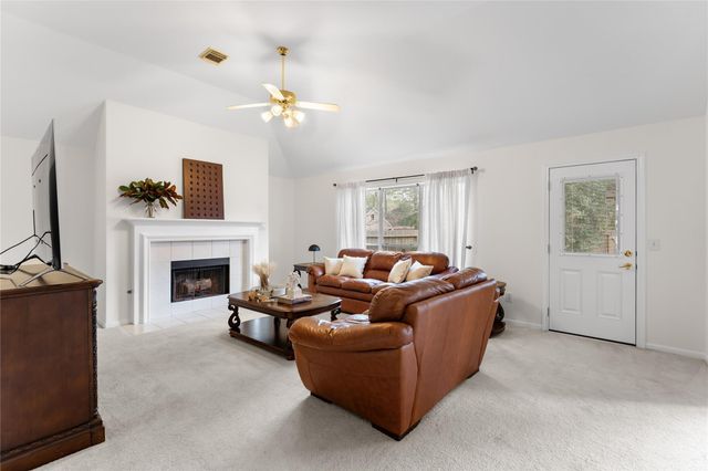 147 Linton Downs Place, The Woodlands, TX 77382