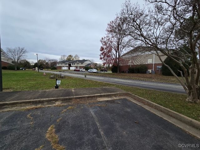 221 Brickyard Dr, Dillwyn, VA 23936