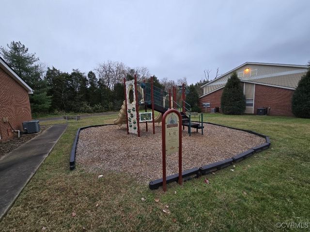 221 Brickyard Dr, Dillwyn, VA 23936