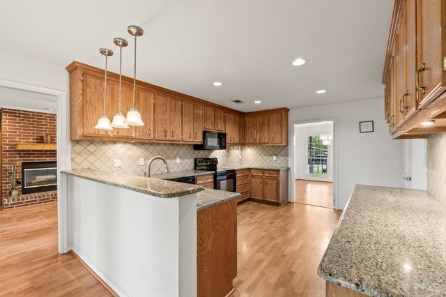245 Shady Shores Drive, Mabank, TX 75156